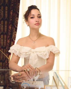 tamanna-bhatia-latest-photos-with-her-jewellery-brand-017