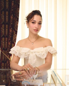 tamanna-bhatia-latest-photos-with-her-jewellery-brand-018