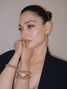 tamanna-bhatia-latest-photos-with-her-jewellery-brand-025