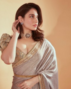 tamanna-in-saree-with-gold-brocade-border-001
