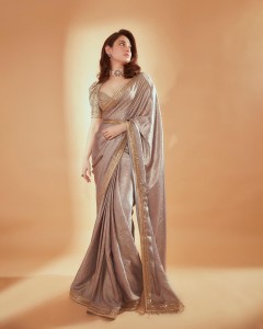 tamanna-in-saree-with-gold-brocade-border-003