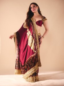 tamanna-in-saree-with-sweetheart-neckline-bustier-blouse-with-decorative-gold-straps-style-ideas-photos-002