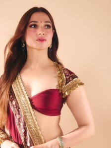 tamanna-in-saree-with-sweetheart-neckline-bustier-blouse-with-decorative-gold-straps-style-ideas-photos-003