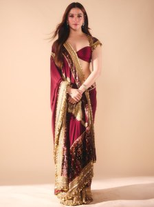 tamanna-in-saree-with-sweetheart-neckline-bustier-blouse-with-decorative-gold-straps-style-ideas-photos-004