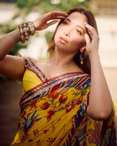 tamanna-in-yellow-saree-with-red-border-vvaan-launch-look-photo-004