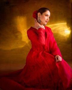 tamanna-looking-gorgeous-outfit-and-style-photos-014