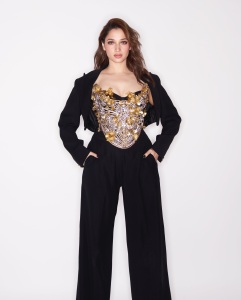tamanna-looking-gorgeous-outfit-and-style-photos-021