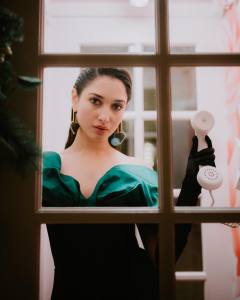tamannaah-in-a-dreamy-pant-suit-004