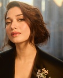 tamanna-looking-gorgeous-outfit-and-style-photos-003