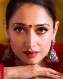 tamanna-looking-gorgeous-outfit-and-style-photos-011