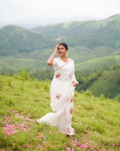 manoj-k-jayan-daughter-kunjatta-photos-003