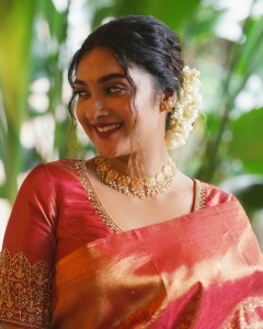 manoj-k-jayan-daughter-kunjatta-photos-009