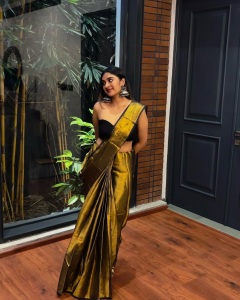 manoj-k-jayan-daughter-kunjatta-photos-018