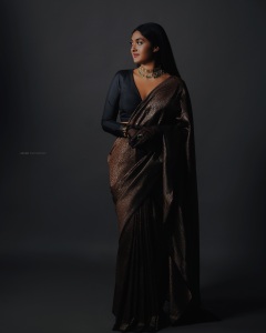 manoj-k-jayan-urvashi-daughter-tejalakshmi-images-011