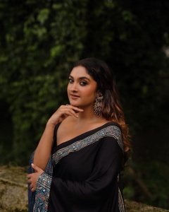 manoj-k-jayan-urvashi-daughter-tejalakshmi-images-019