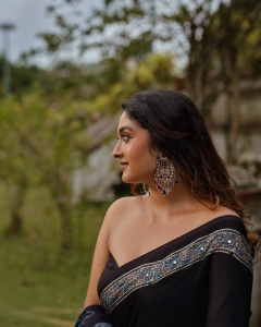 manoj-k-jayan-urvashi-daughter-tejalakshmi-images-022