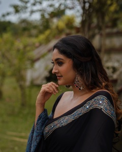 manoj-k-jayan-urvashi-daughter-tejalakshmi-images-025