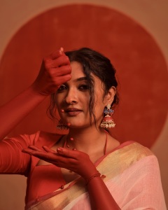 urvashi-daughter-onam-saree-photos-002