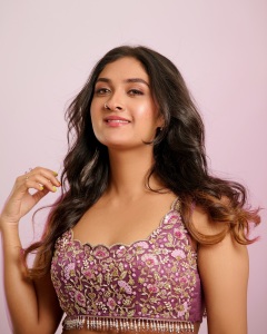 urvashi-daughter-photos-new-006