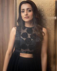 actress-trisha-latest-images-in-black-dress-002