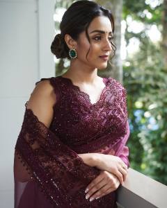 trisha-in-dark-pink-saree-photos-001
