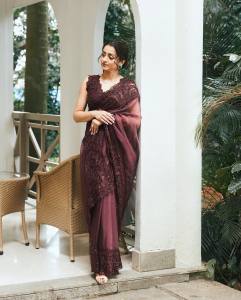 trisha-in-dark-pink-saree-photos-002