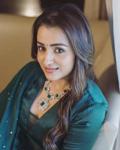 trisha-in-green-churidar-photos-001