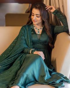 trisha-in-green-churidar-photos-002