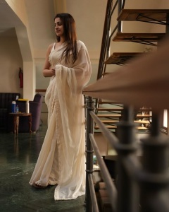 trisha-in-off-white-saree-with-blouse-ideas-photos-002