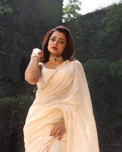 trisha-in-off-white-saree-with-blouse-ideas-photos-003