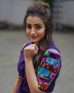 trisha-in-stylish-look-images-001