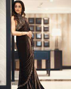 trisha-krishnan-in-saree-photos-trending-002