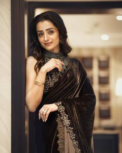 trisha-krishnan-in-saree-photos-trending