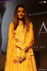 trisha krishnan latest photos-030