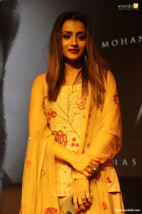 trisha krishnan latest photos-032