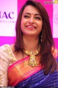 trisha-latest-images-324-00154