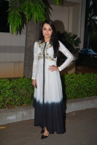 trisha-latest-pictures-300-00144
