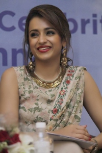 trisha-latest-pictures-334-00111