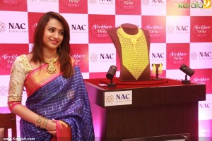 trisha-pics-456-00175