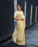 trisha-krishnan-in-golden-colour-saree-images-002