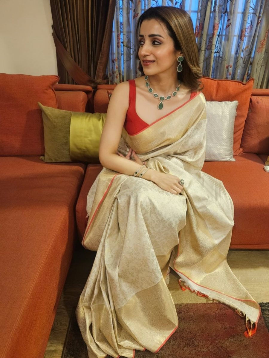 trisha-krishnan-latest-photos-in-wedding-look-003