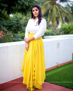 varalakshmi-latest-photos-0912-137