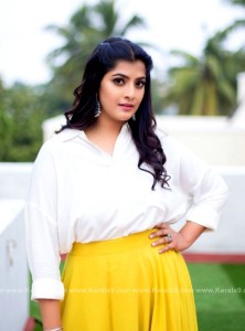 varalakshmi-latest-photos-0912-290