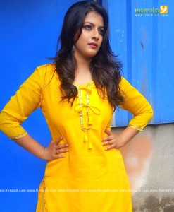 varalakshmi-sarathkumar-latest-images-061-115