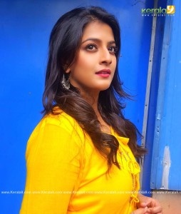 varalakshmi-sarathkumar-latest-images-06130