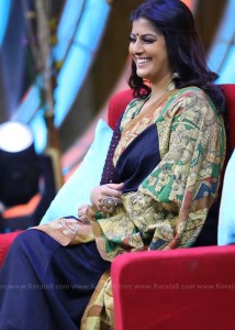 varalakshmi-sarathkumar-latest-images-0921-189