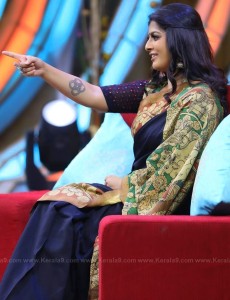 varalakshmi-sarathkumar-latest-images-0921-262