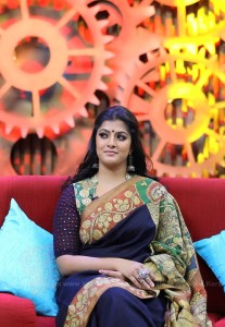 varalakshmi-sarathkumar-latest-images-0921-488