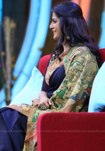 varalakshmi-sarathkumar-latest-images-092140