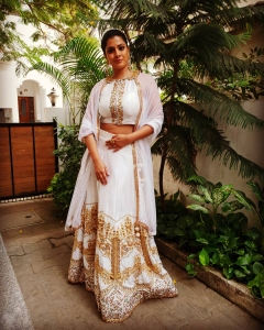 varalakshmi-sarathkumar-latest-images-099838-171